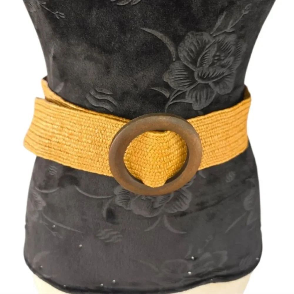 Chic Woven Straw Belt with Tortoiseshell Buckle - Picture 6 of 9